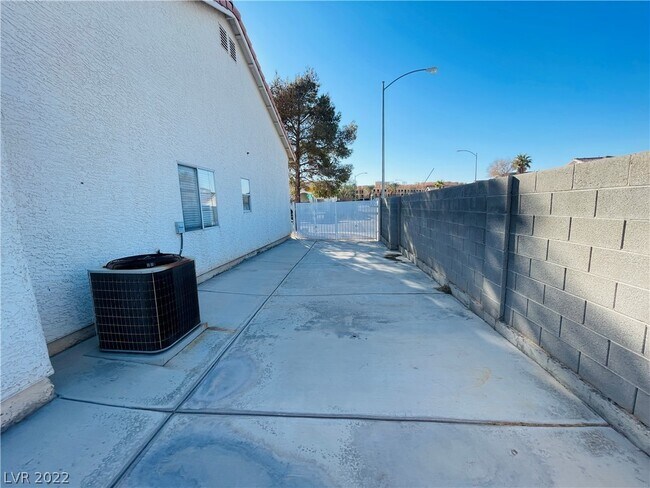 Building Photo - 7894 Lisa Marie Ct