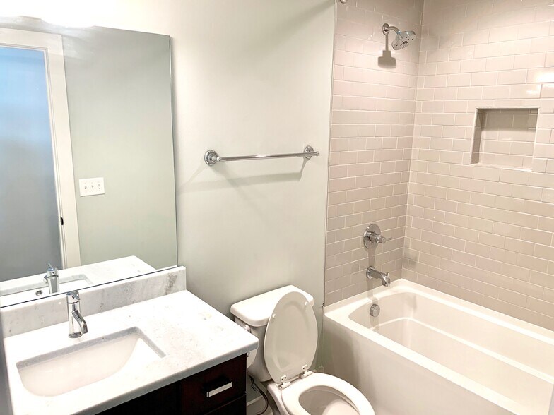 2nd Floor Full Bath - 3308B Trevor St