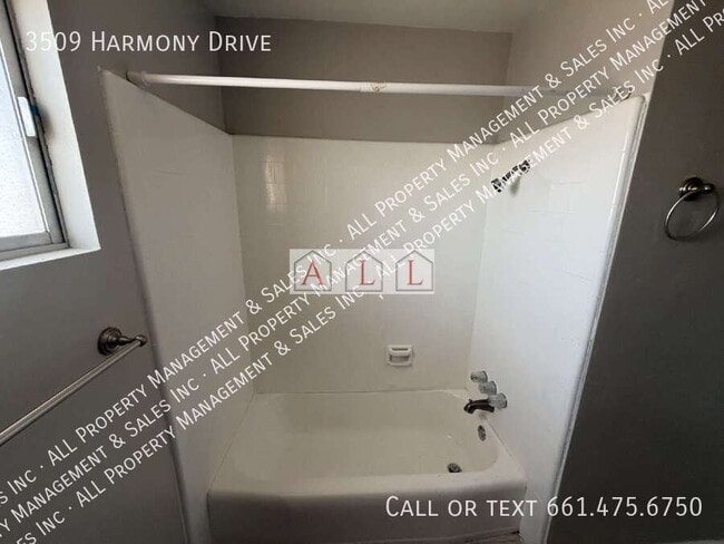 Building Photo - 3509 Harmony Dr