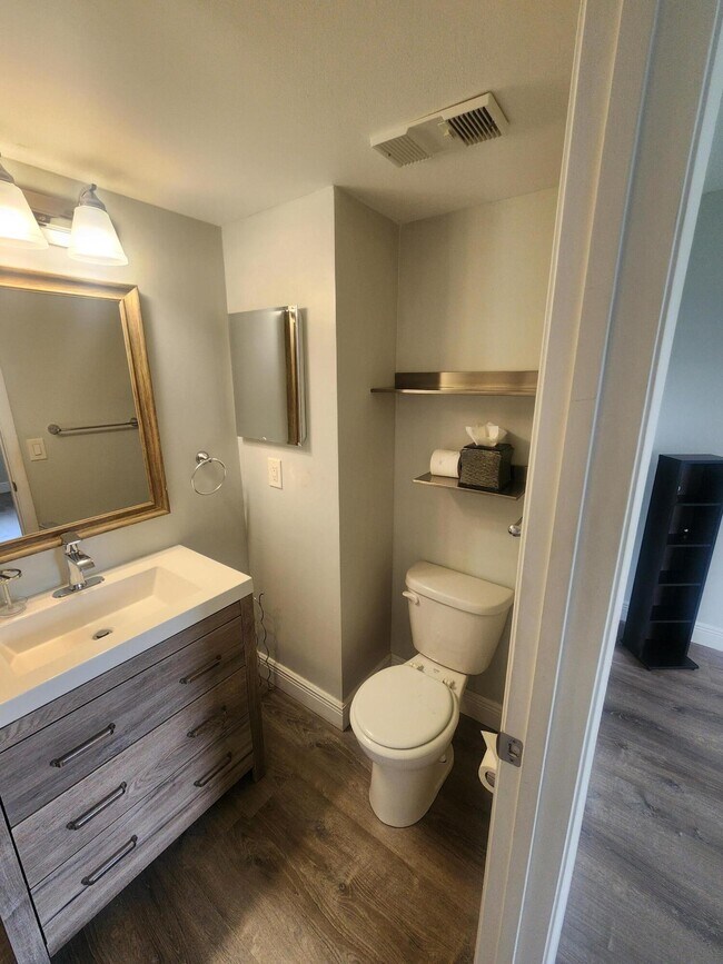 Building Photo - 7257 Golf Colony Ct