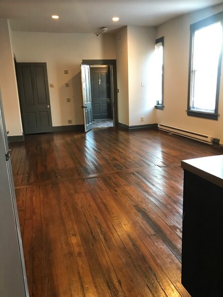 Building Photo - 1531 Elm St