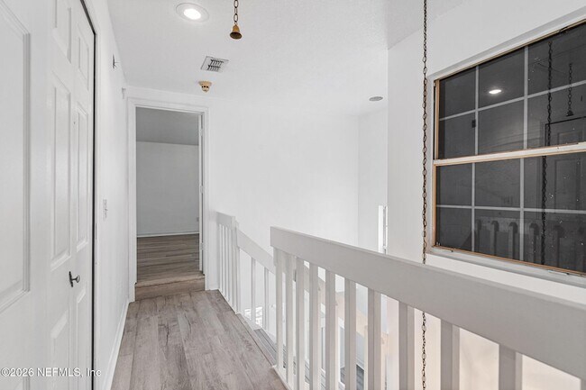 Building Photo - 330 Sunrise Cir