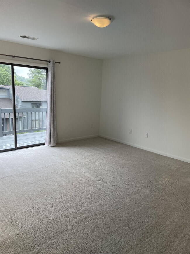 Building Photo - 161 Harvest Dr