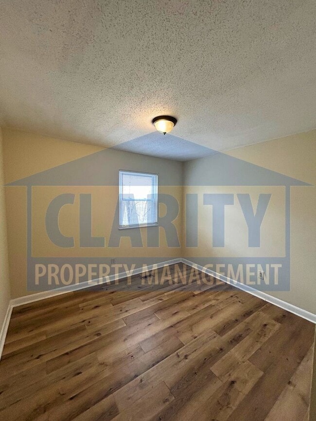 Building Photo - Three bedroom home w/ two bonus rooms!