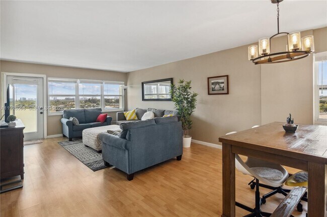 Building Photo - 401 Golden Isles Dr