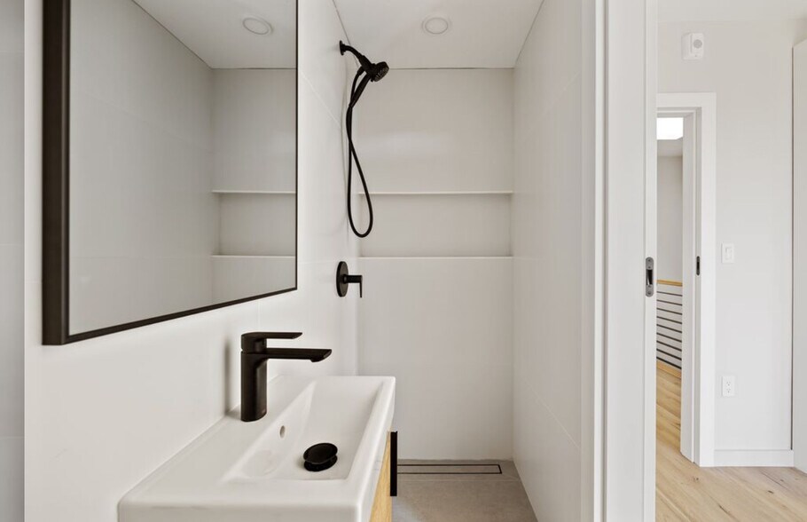 Building Photo - 17 Willow St