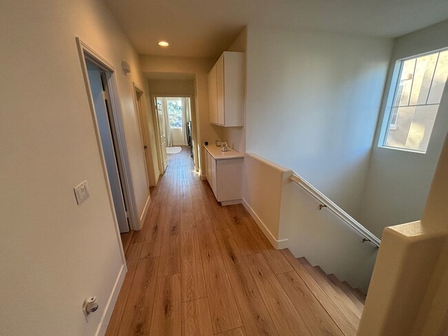 Building Photo - Beautiful 3-Bedroom Home with Loft and Ful...
