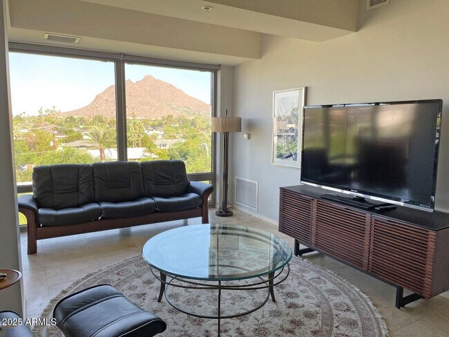Building Photo - 7117 E Rancho Vista Dr