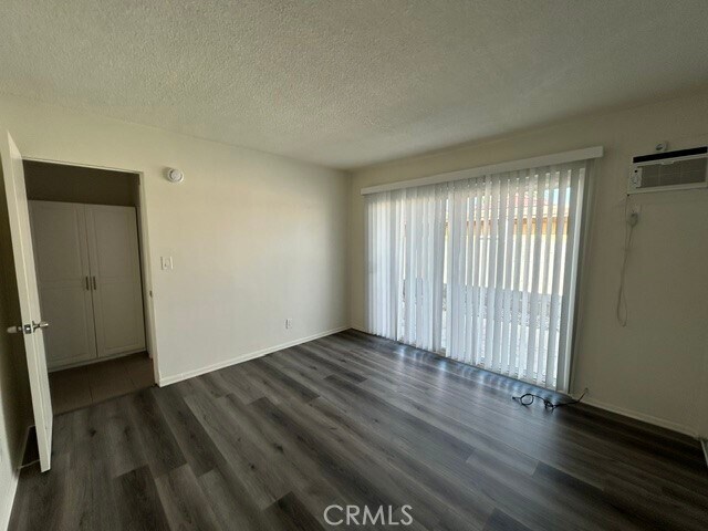 Building Photo - 685 E Vista Chino