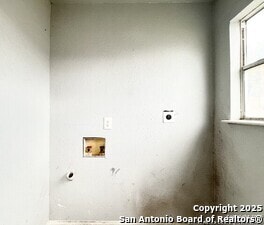 Building Photo - 7569 Windsor Oaks