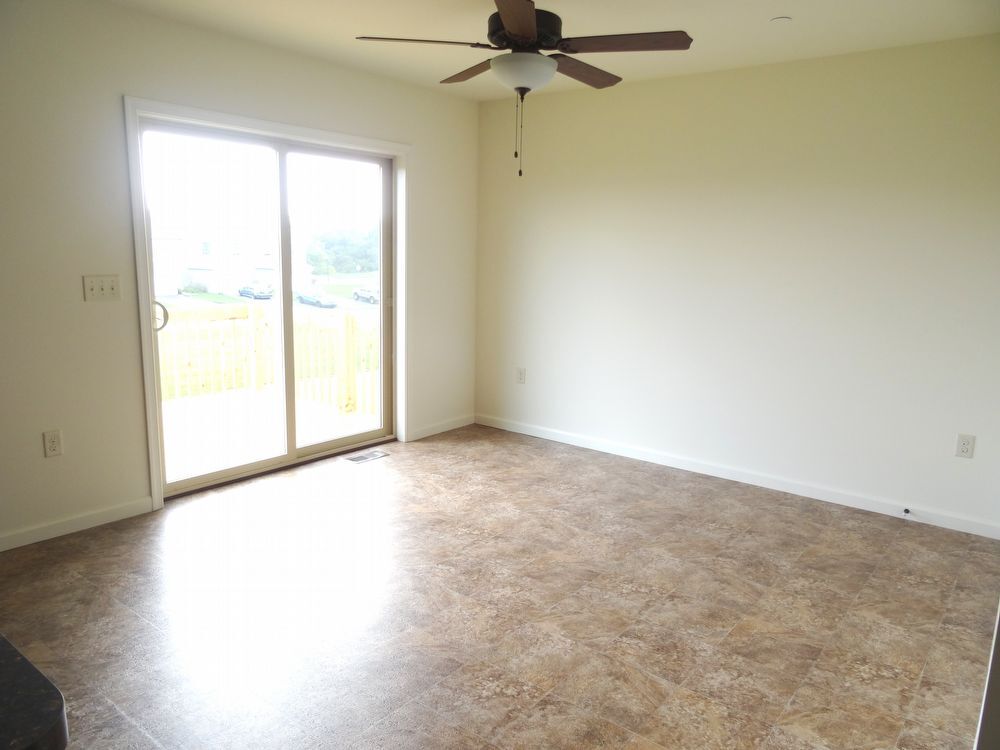 Building Photo - 330 Meadow View Dr