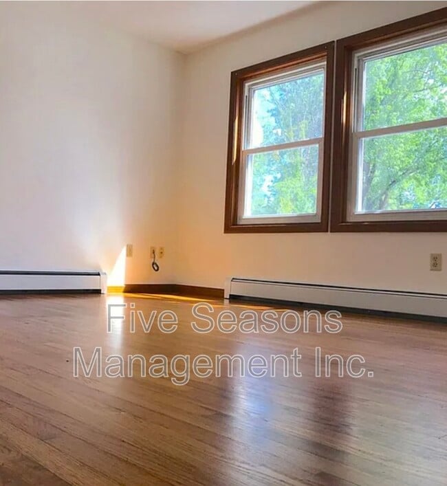 Building Photo - 358-360 North Winooski Avenue - 1