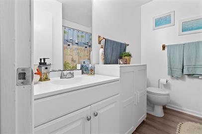 Building Photo - Charming 2-bedroom, 2-bath home.