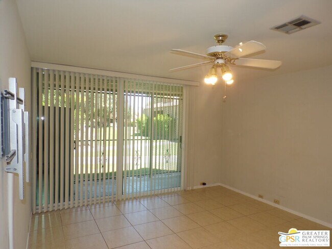 Building Photo - 2559 Whitewater Club Dr