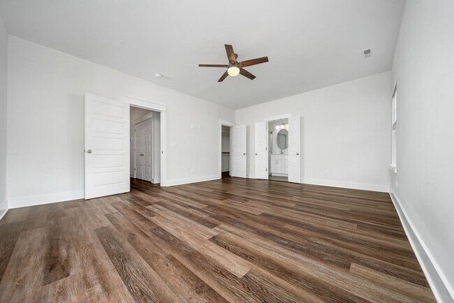 Building Photo - Stunning 2BE/2.5BA townhome next to Percy ...