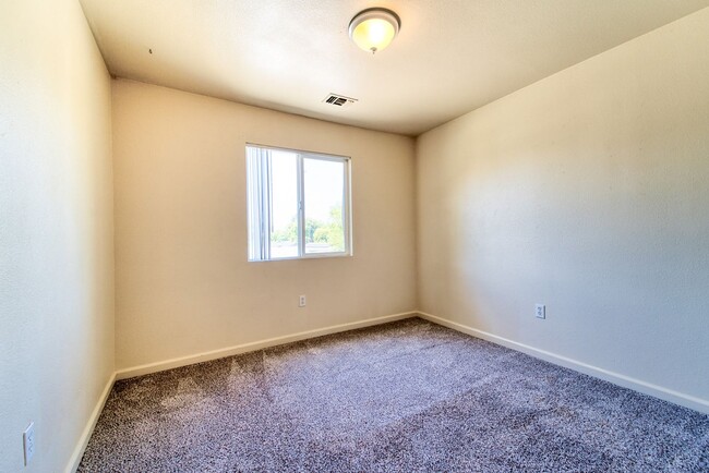 Building Photo - 0381