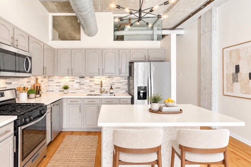 Kitchen - Virtually Staged - 933 W Van Buren St