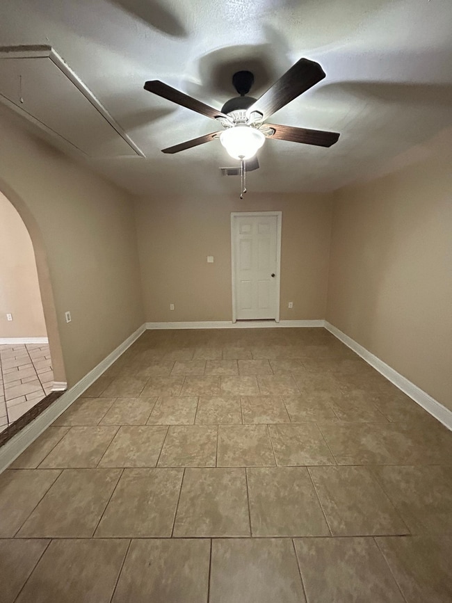 Building Photo - South Lakeland Rental!