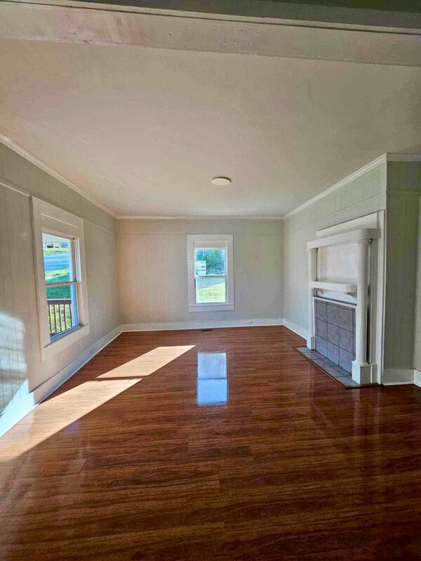 Building Photo - 626 Monroe St