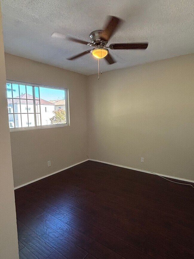 Building Photo - 2 bedroom 1 bath available now in East LA!