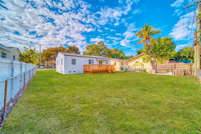 Building Photo - 4345 SW 5th Terrace