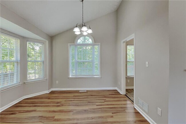 Building Photo - 460 Highlander Way