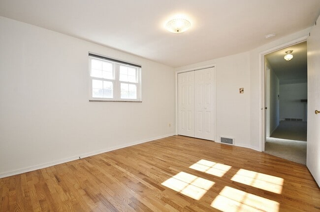 Building Photo - Charming 3-Bedroom/2-Bathroom Home in White Hall