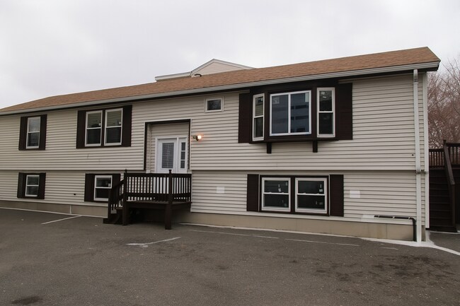 Building Photo - 47 Oak Island St