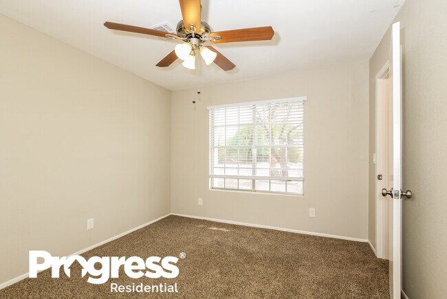 Building Photo - 7748 W Paradise Dr