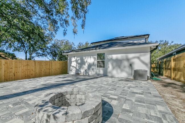 Building Photo - 8822 Eaton Ave