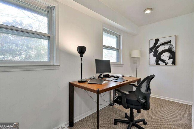 Building Photo - 2037 Lively Ridge Rd NE