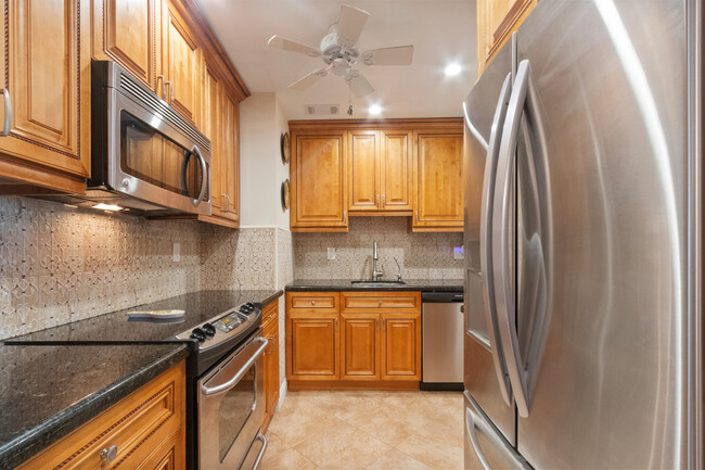 Building Photo - 1198 Hillsboro Mile