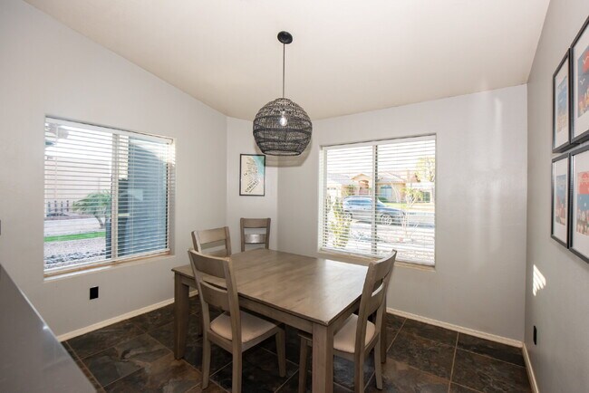Building Photo - Spacious 3-Bedroom Oasis with Pool in Yuma...