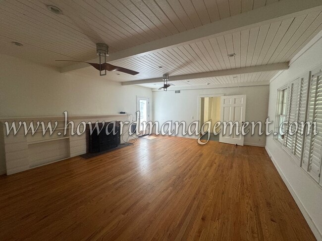 Building Photo - Private and Cozy 4 Bedroom Home located in...