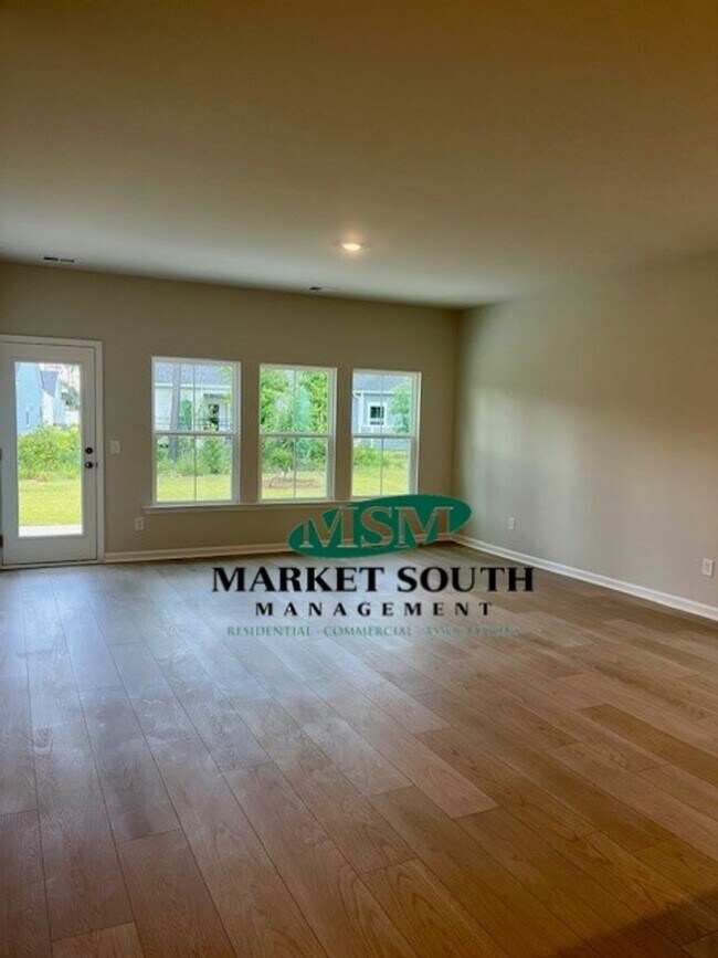 Building Photo - 114 Binscombe Ln