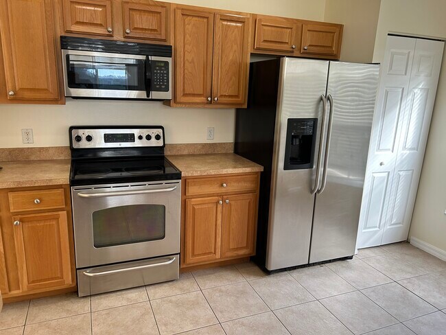 Building Photo - 375 Lexington Ave SW