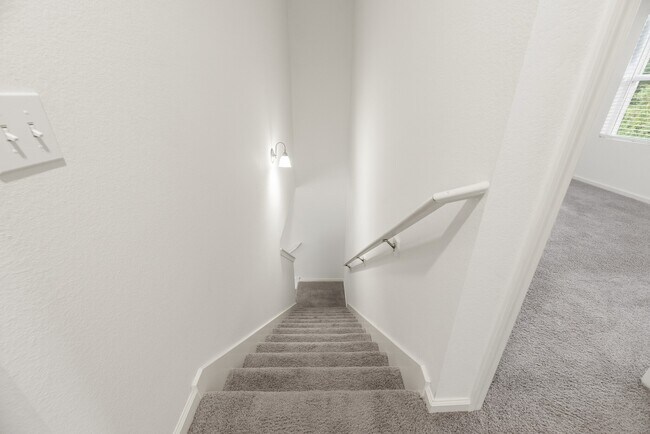Building Photo - 3603 Admiralty Dr