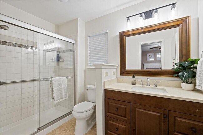 Building Photo - 1702 Oakridge Dr