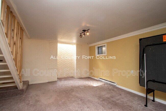 Building Photo - 2730 Hanover Dr