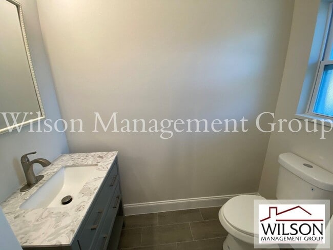 Building Photo - 732 S Lee Ave