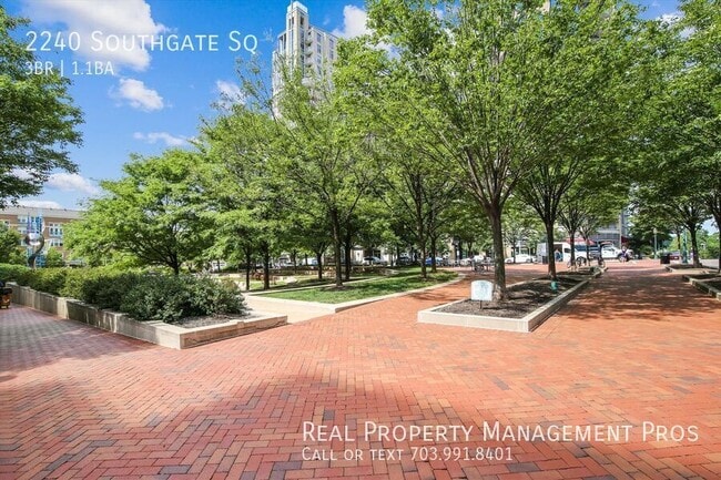 Building Photo - 2240 Southgate Square