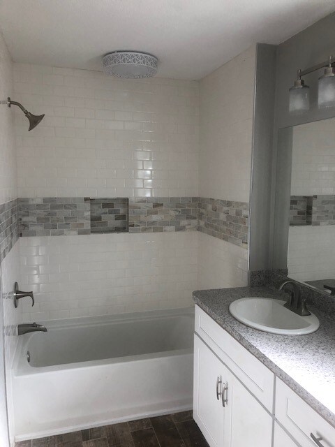 Building Photo - 3310 Oak Dr