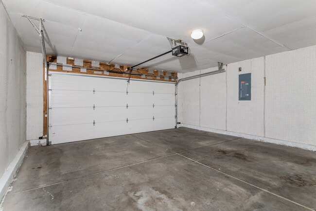 Building Photo - 8043 Southern Trails Pl