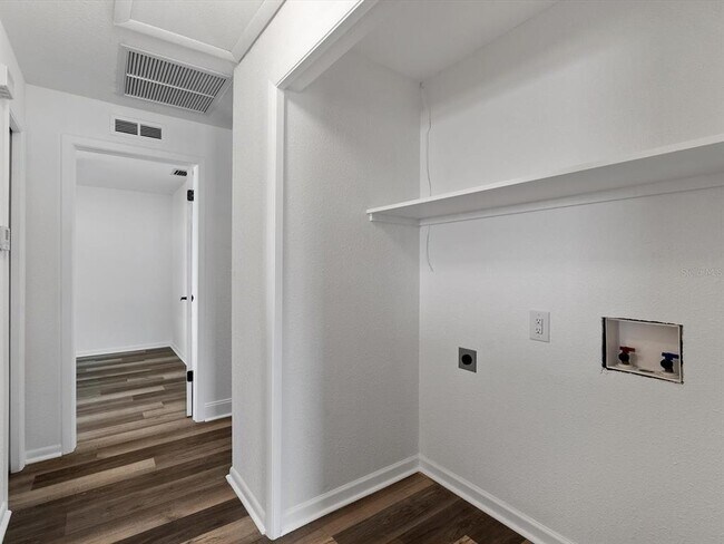 Building Photo - 4715 Kemble Ct