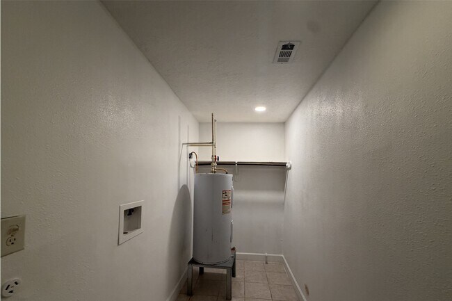Building Photo - 626 N 12th St