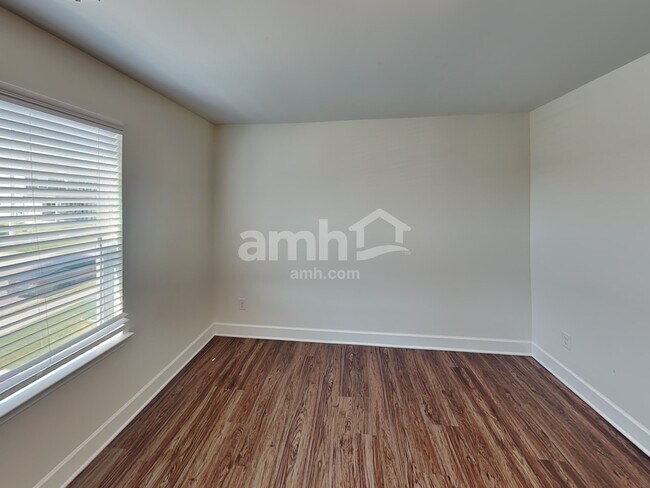 Building Photo - 2573 Highwood Blvd