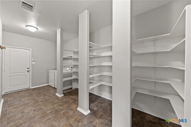 Building Photo - 8424 Starview St
