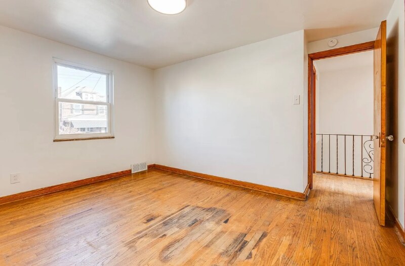 Building Photo - 352-352 W 12th Ave