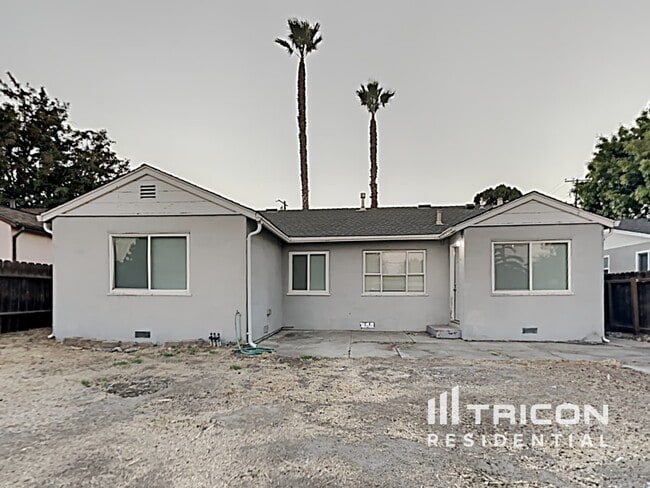 Building Photo - 2713 Dolores St