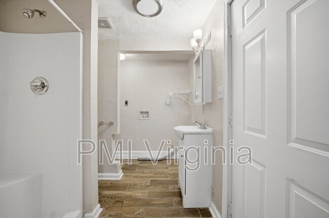 Building Photo - 9 Decatur St